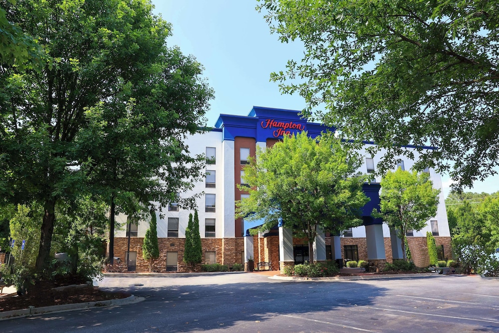 Hampton Inn Atlanta Canton - carbon neutral hotel in Canton