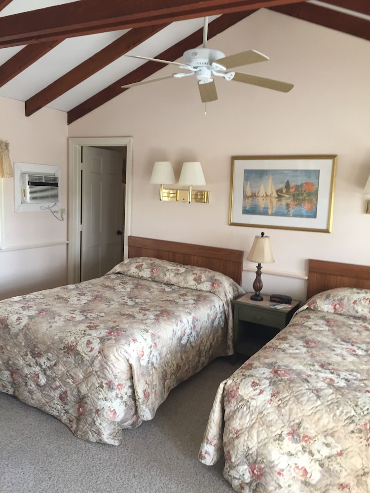 Midway Motel & Cottages - photo 3