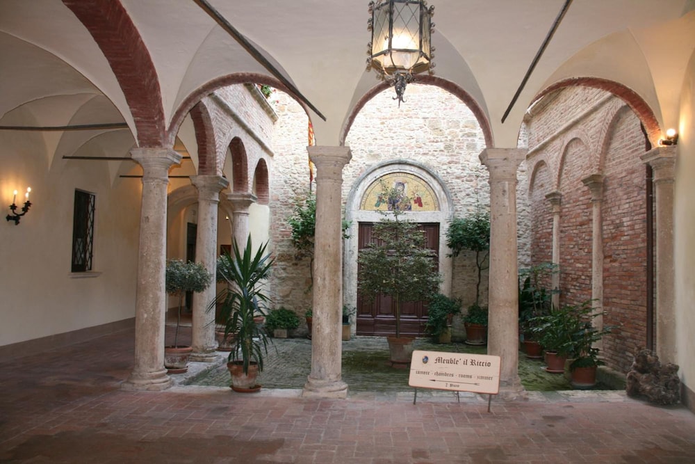 Meublé il Riccio — 4-Star Luxury Hotel in Montepulciano, Italy