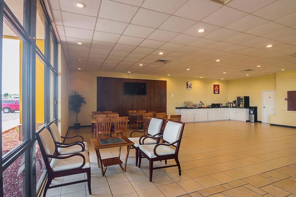 Hotel Super 8 Sulphur Springs - photo 25