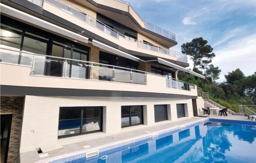Lovely Home In Santa Susanna With Wifi — 5-Star Luxury Hotel in Santa Susanna, Spain