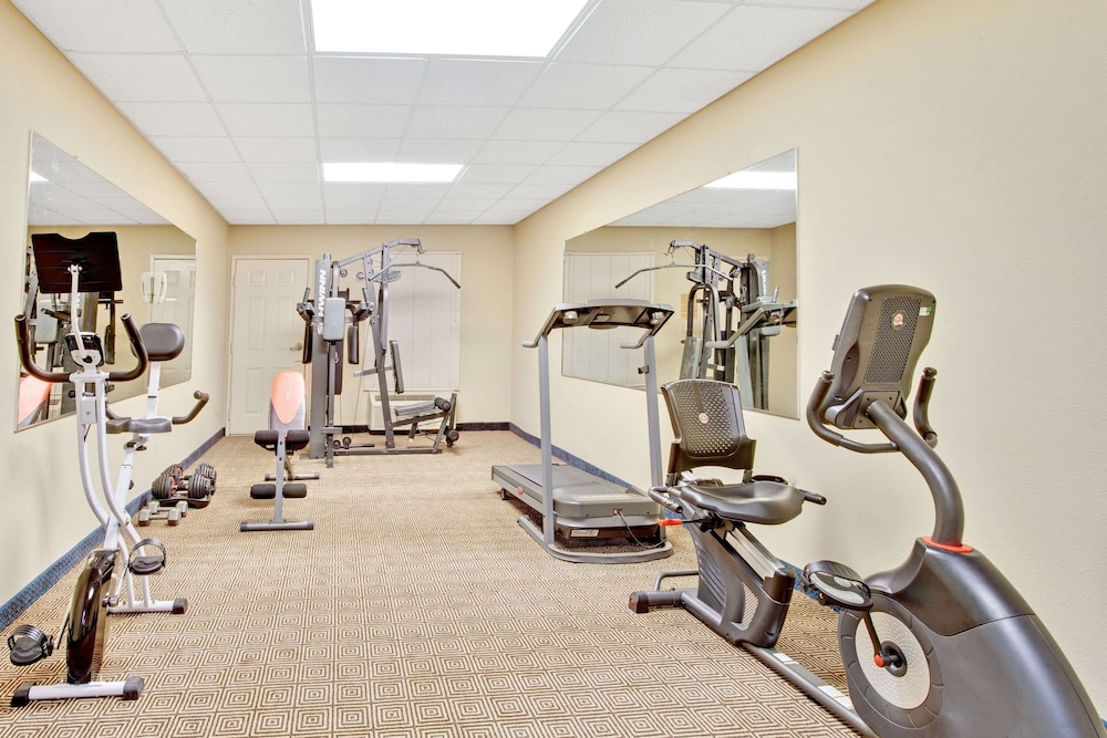Days Inn & Suites by Wyndham Stockbridge South Atlanta - photo 14