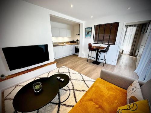 Berder T2 10 Min Gare Terrasse Parking Linge Inclus in Vannes, France