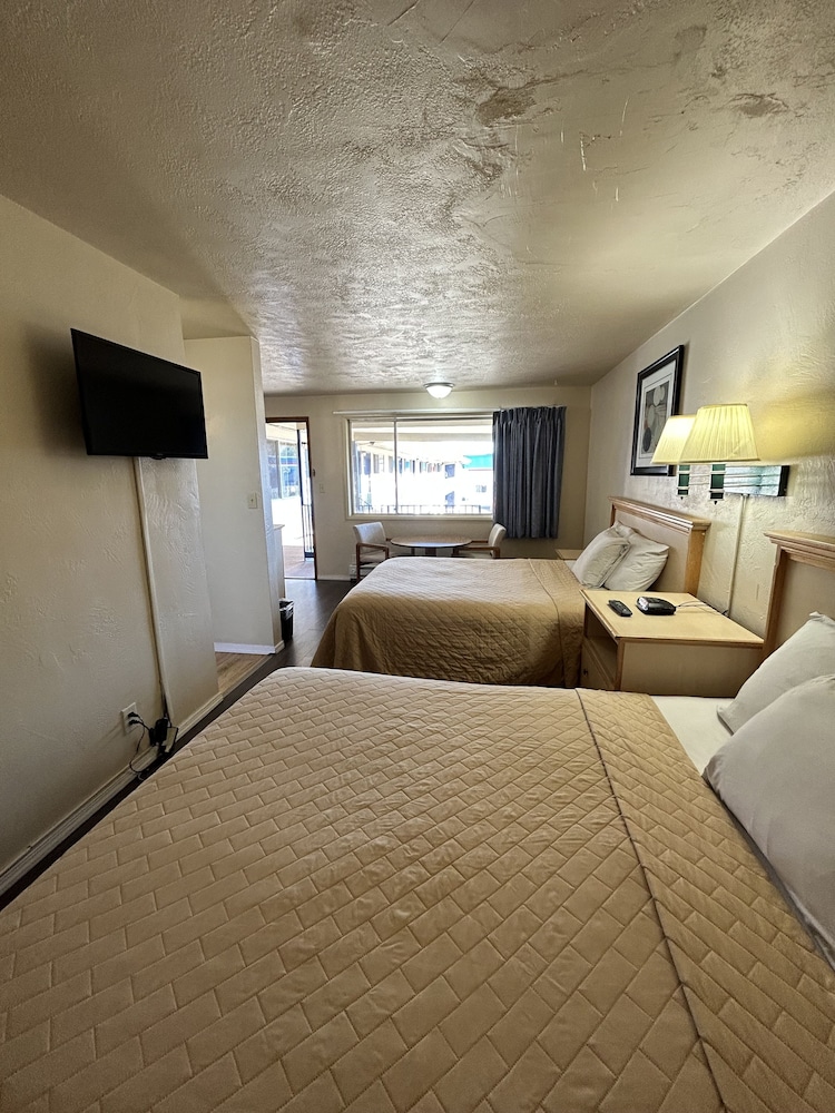 Economy Inn Reedsport - photo 7