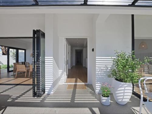 19 Beach Road