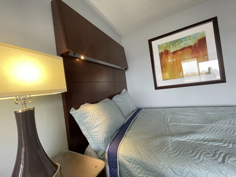Lamplighter Inn By OYO Charlotte Airport Area - photo 21