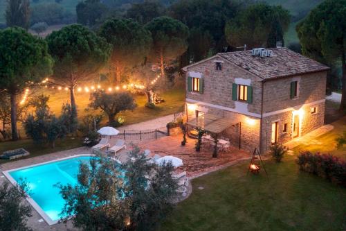 Villa Cherubini 8&1 Emma Villas — 4-Star Luxury Hotel in Cingoli, Italy