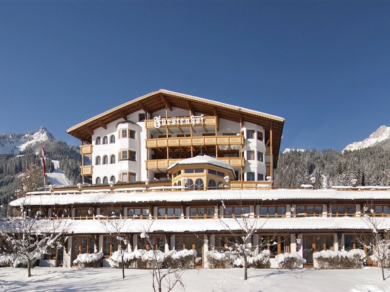 Wellness Aparthotel Lechlife incl Pool 400m zum SKILIFT — hotel in Reutte