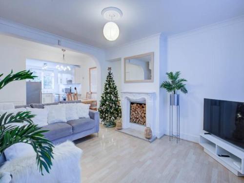 Pass the Keys Charming 2 Bedroom House Good Transport And Parking — 4-Star Luxury Hotel in London, United Kingdom