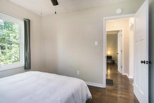 Gorgeous Notre Dame Get Away Comfy Beds WiFi Coffee Games - photo 15