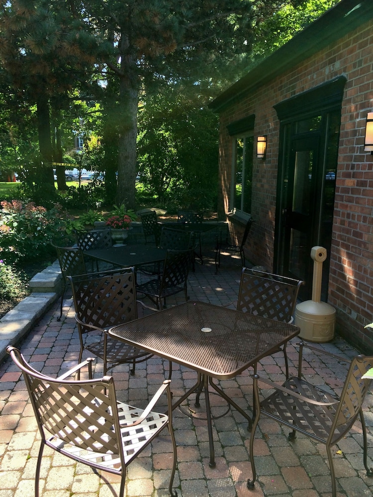 East Avenue Inn & Suites - photo 26