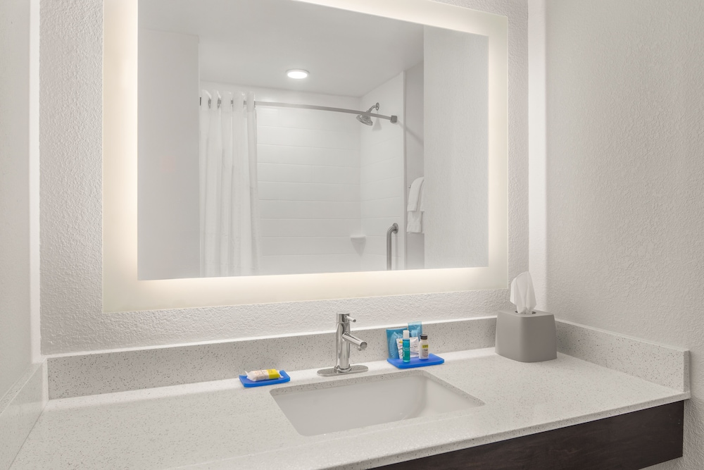 Holiday Inn Express & Suites Hardeeville Hilton Head by IHG - photo 25