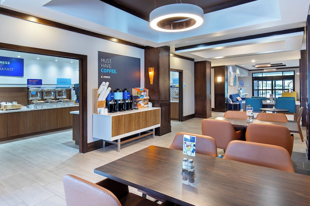 Holiday Inn Express Hotel Ooltewah Springs Chattanooga by IHG - photo 43