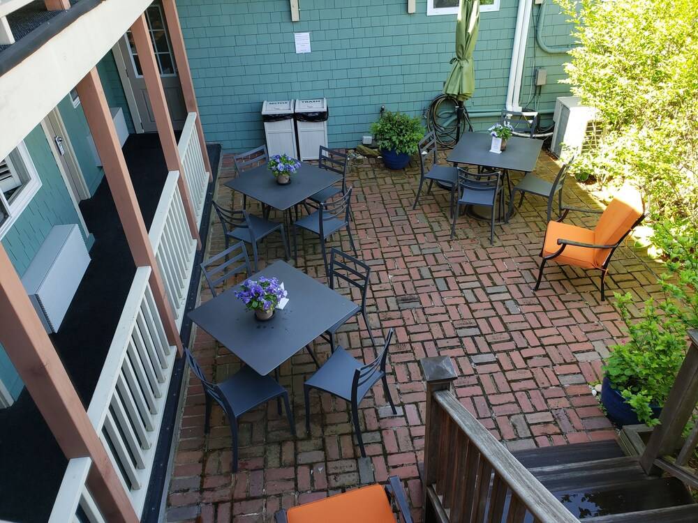 Madison Inn - photo 13