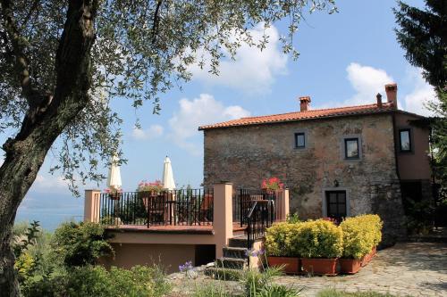 Agriturismo Terrazza sul Golfo Il Casale — 4-Star Luxury Hotel in La Spezia, Italy