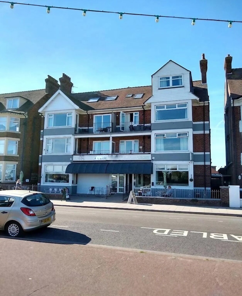 Harbour Flats - carbon neutral hotel in Skegness