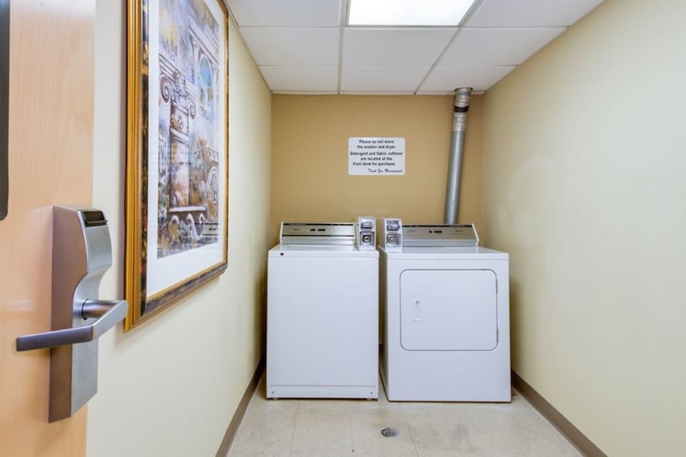 Holiday Inn Express and Suites Memphis Southwind - photo 34