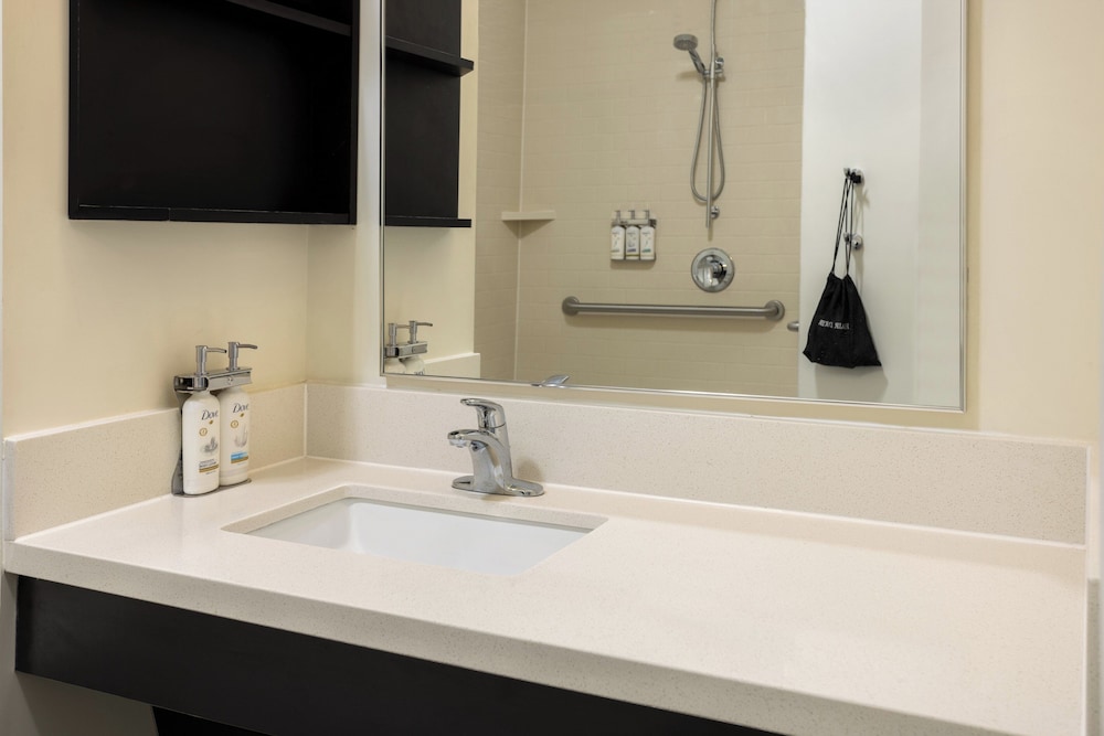 Candlewood Suites Chester Philadelphia International Airport by IHG - photo 28