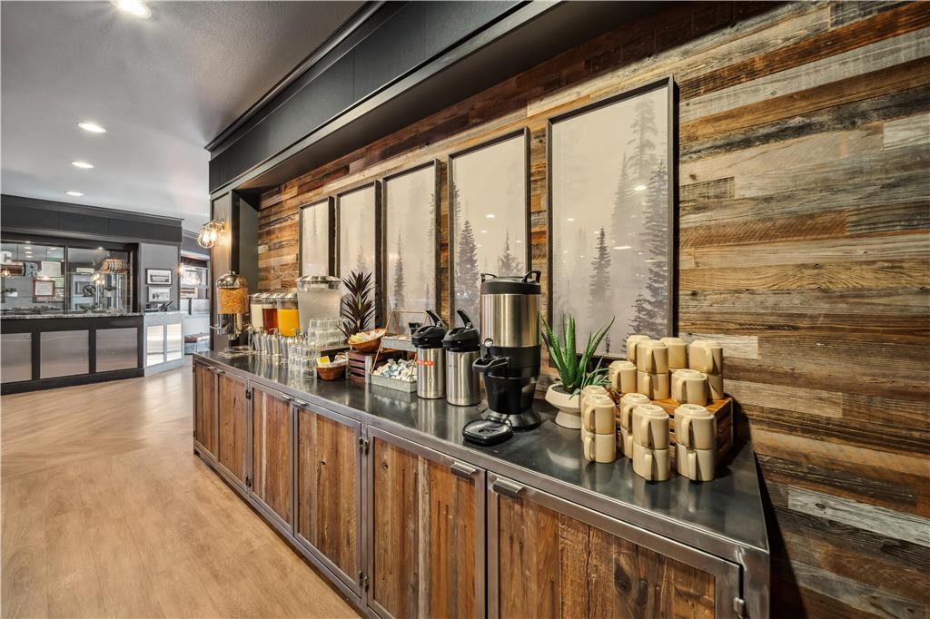 Best Western Plus Hilltop Inn - photo 40