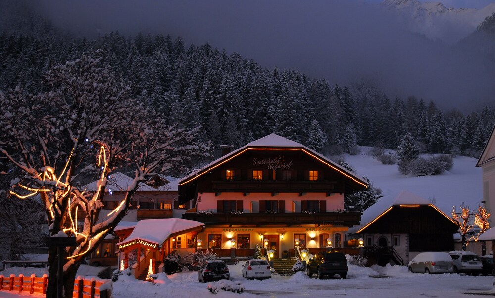 Santeshotel — 4-Star Luxury Hotel in Rasun Anterselva - Rasen-Antholz, Italy