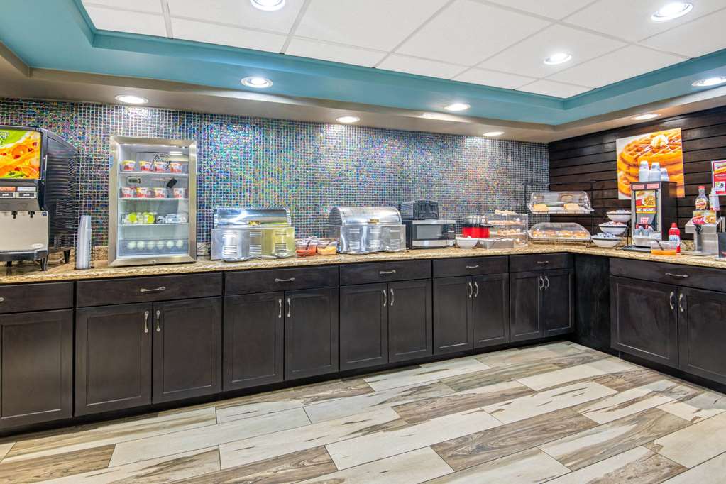 La Quinta Inn & Suites by Wyndham Denison N. Lake Texoma - photo 26