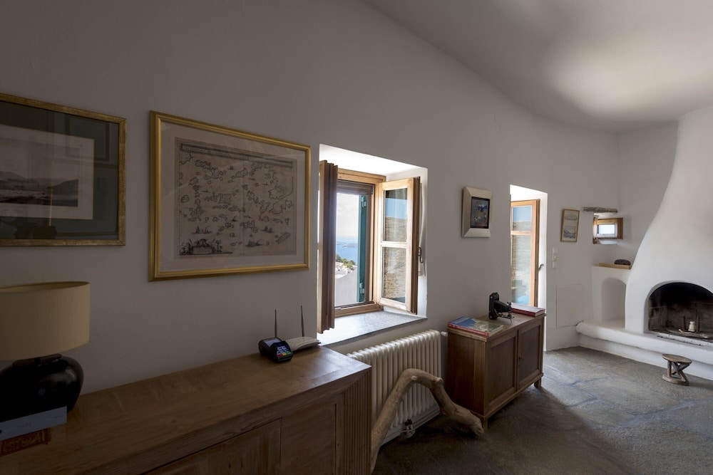 Wind Tales — Ano Syros — photo 3