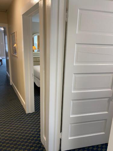 The Admiral Hotel Motel - photo 33
