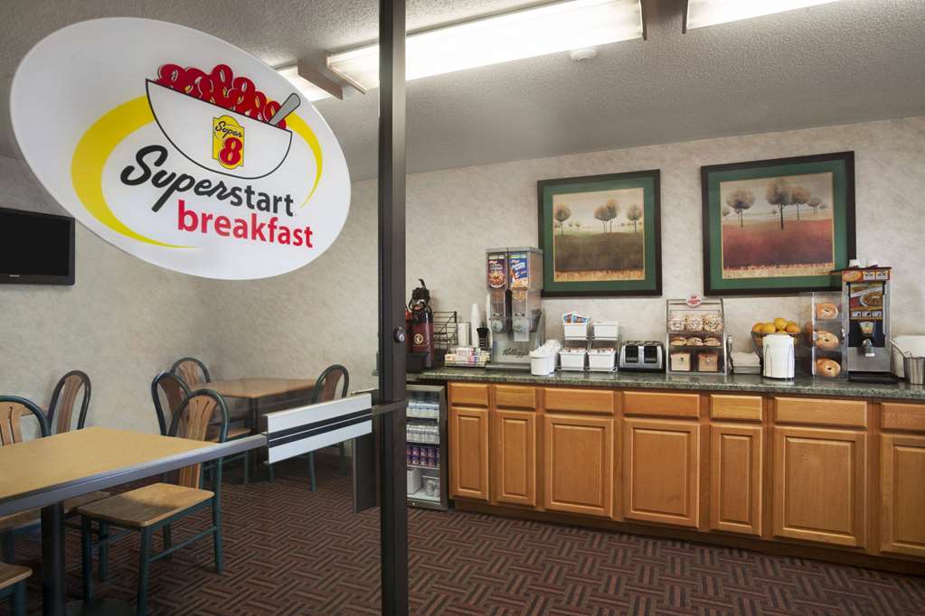Super 8 by Wyndham Peoria - photo 30