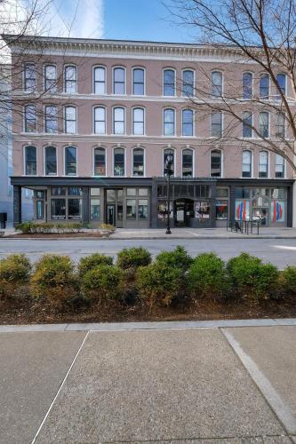 Historic Charm In Guthrie Coke Lofts — 4-Star Luxury Hotel in Louisville, United States