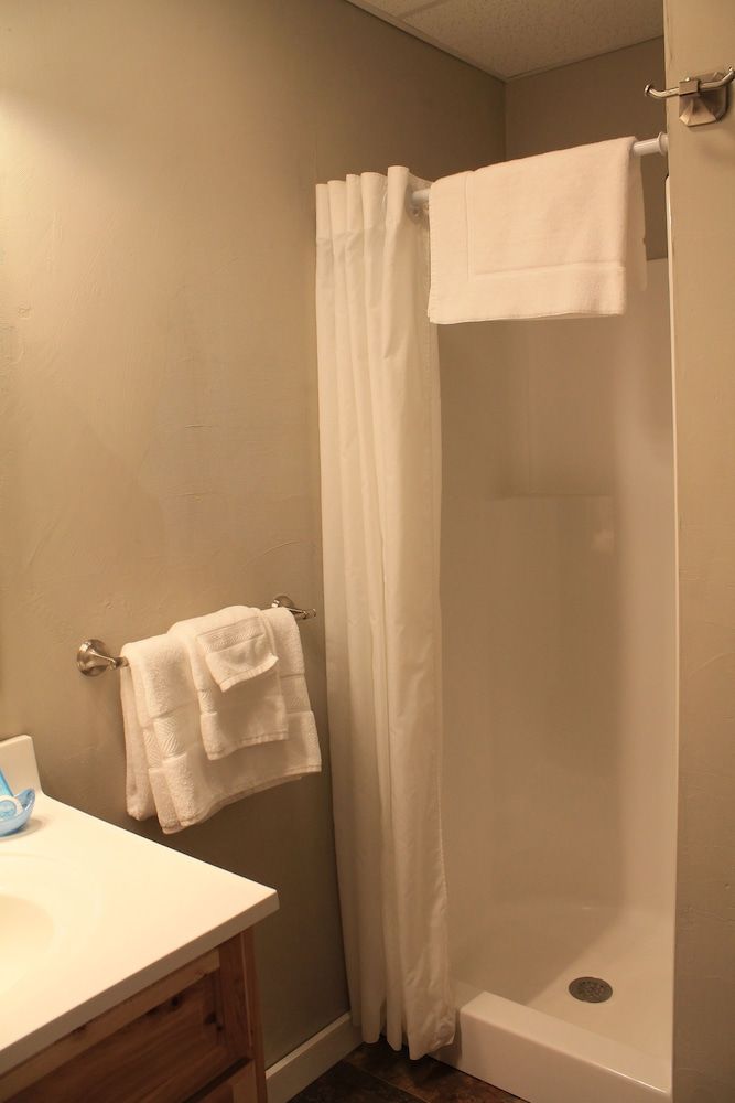 Strictly Moose Luxury Vacation Suites - photo 11