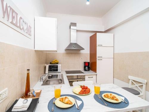 Apartment Larissa Studio Apartment with Terrace and Partial Sea View