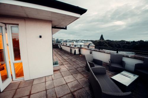 Lovely 4 BDR Penthouse w lovely views — 4-Star Luxury Hotel in London, United Kingdom