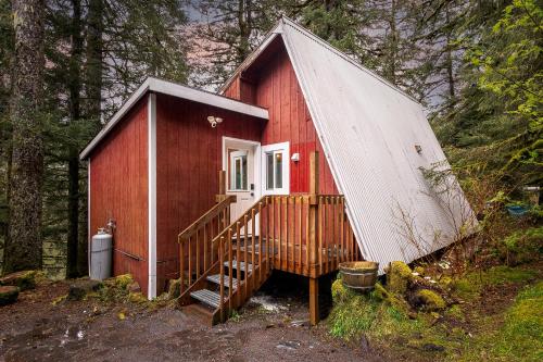 The Shoreline Cabin — 4-Star Luxury Hotel in Kodiak, United States
