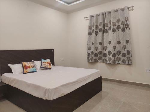Shree radha rani dham - carbon neutral hotel in Vrindavan