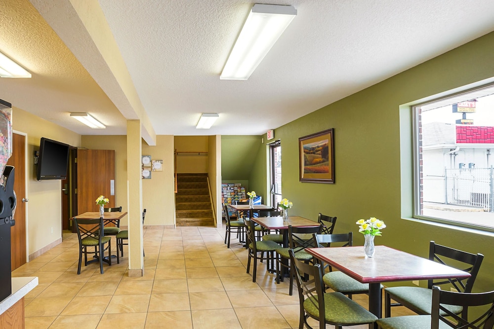 Rodeway Inn and Suites Kearney - photo 21