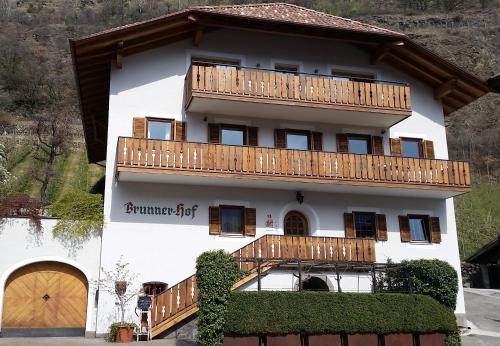 Ferienwohnung Brunnerhof — 4-Star Luxury Hotel in Naturno, Italy
