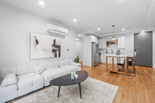 Bright 1BR with Patio Near DTLA — 4-Star Luxury Hotel in Los Angeles, United States