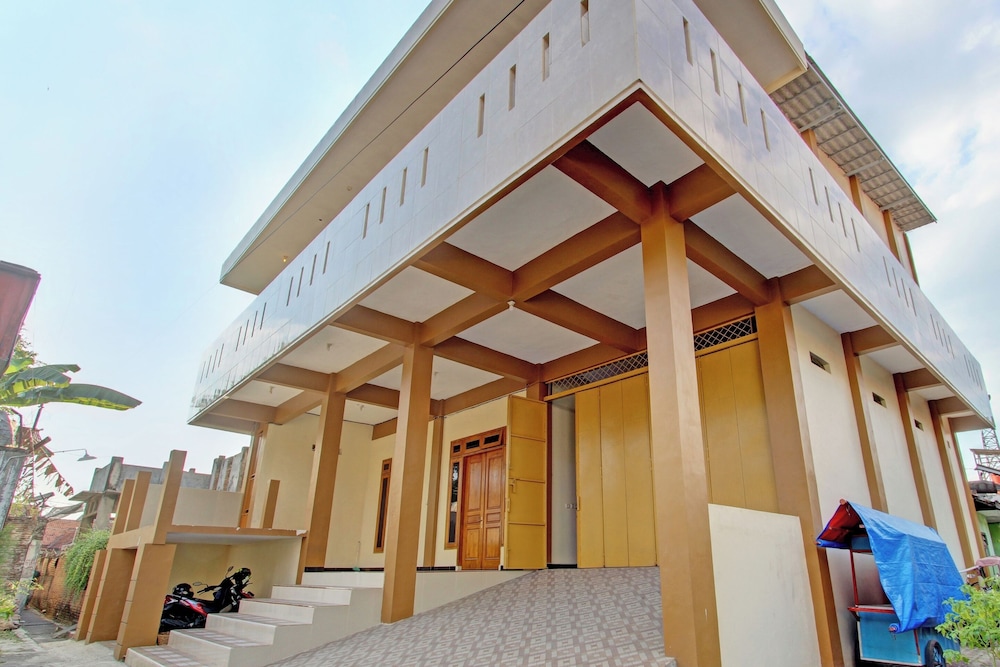 OYO Life 92812 Galih Kostel 2 Syariah — hotel in Purwodadi