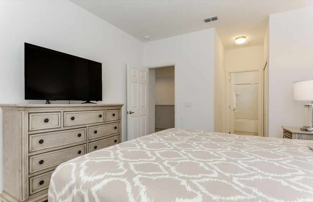 Beautiful 9 bedroom pool home located in the Solterra Resort home - photo 16
