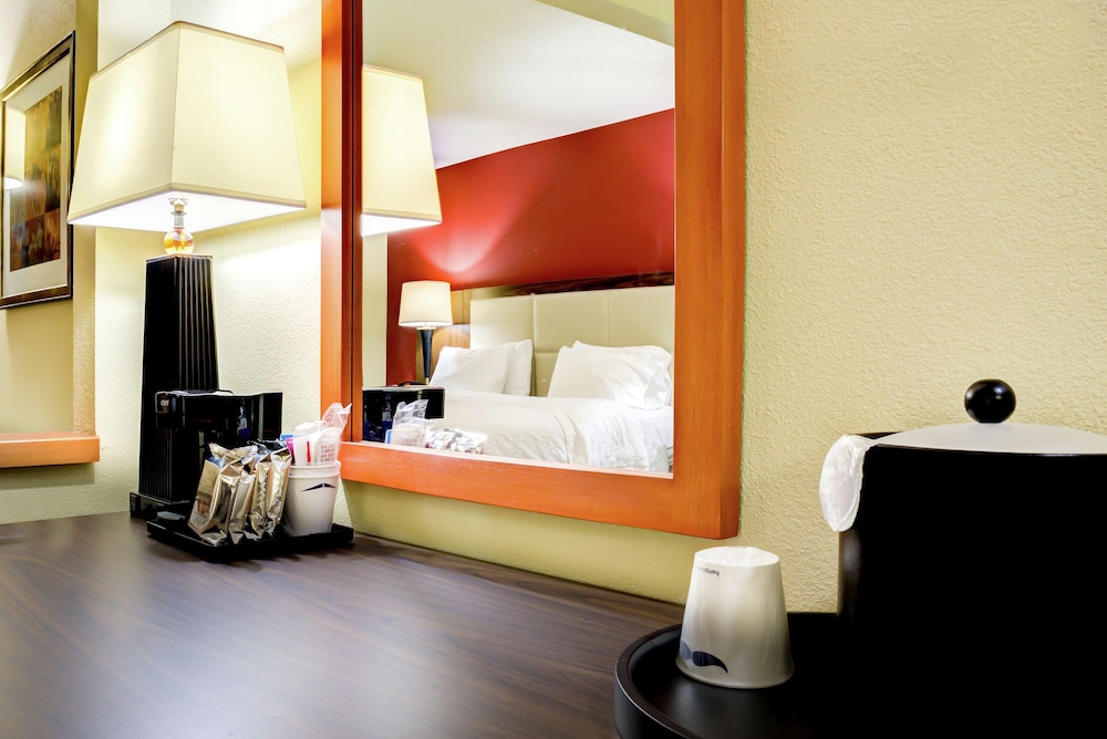 Hampton Inn St. Joseph - photo 11
