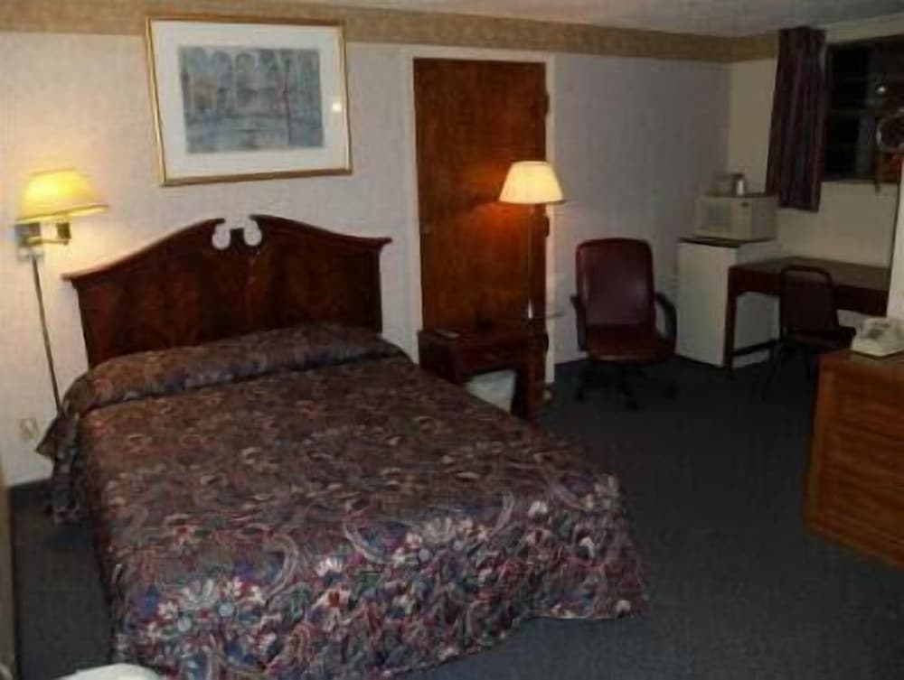 Budget Inn of Claypool Hill - photo 13