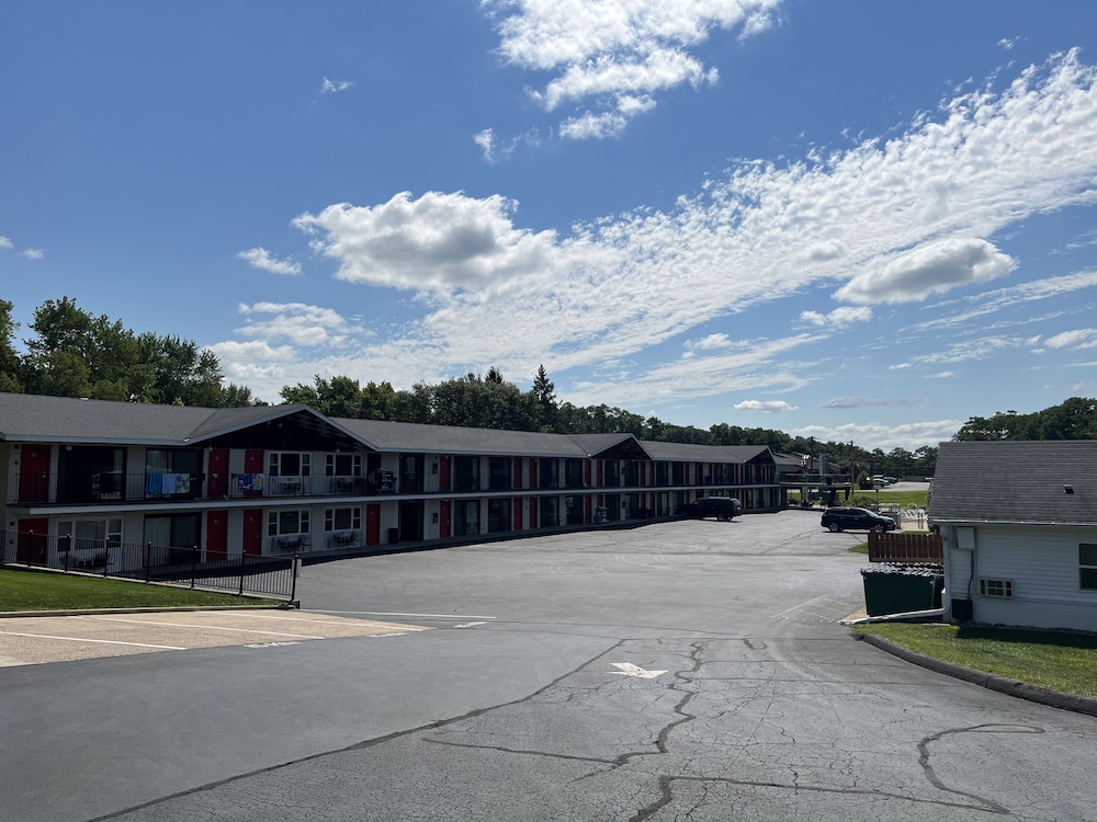 All Star Inn & Suites - photo 422