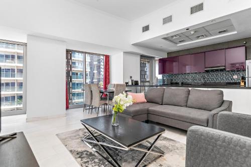 StoneTree Cayan Tower 2 BR Best Location — 4-Star Luxury Hotel in Dubai, United Arab Emirates