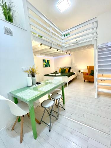 For Long Therm Teresian Apartment Near The Andrássy Street Free Air Conditioner Free Coffee — 4-Star Luxury Hotel in Budapest, Hungary