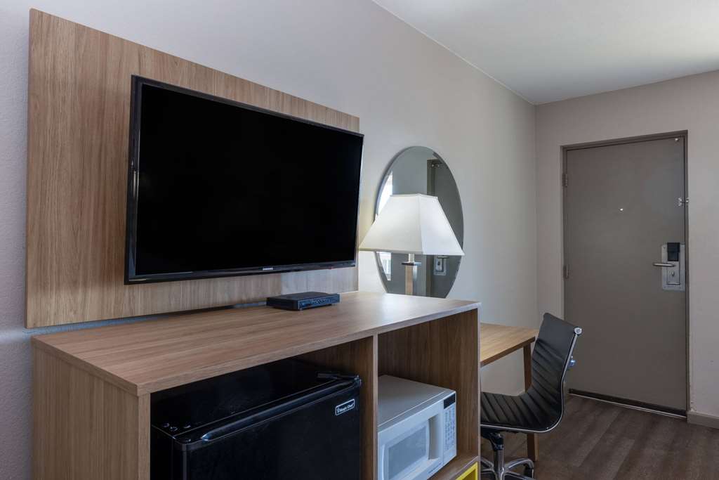Days Inn by Wyndham Roswell - photo 14