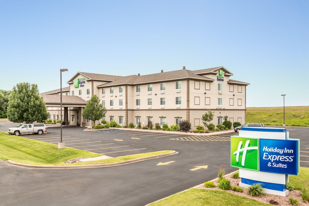 Holiday Inn Express & Suites Eau Claire North by IHG - photo 41