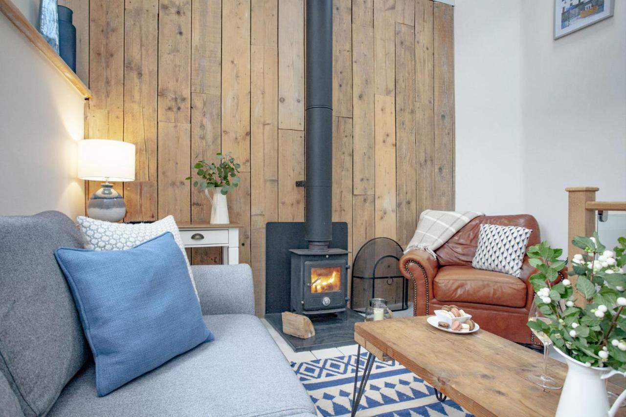 Birdcage Cottage Free WiFi Fireplace Coffee Machine — 4-Star Luxury Hotel in Saltash, United Kingdom