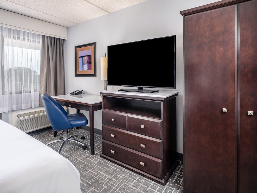 Crowne Plaza Milwaukee Airport by IHG - photo 13