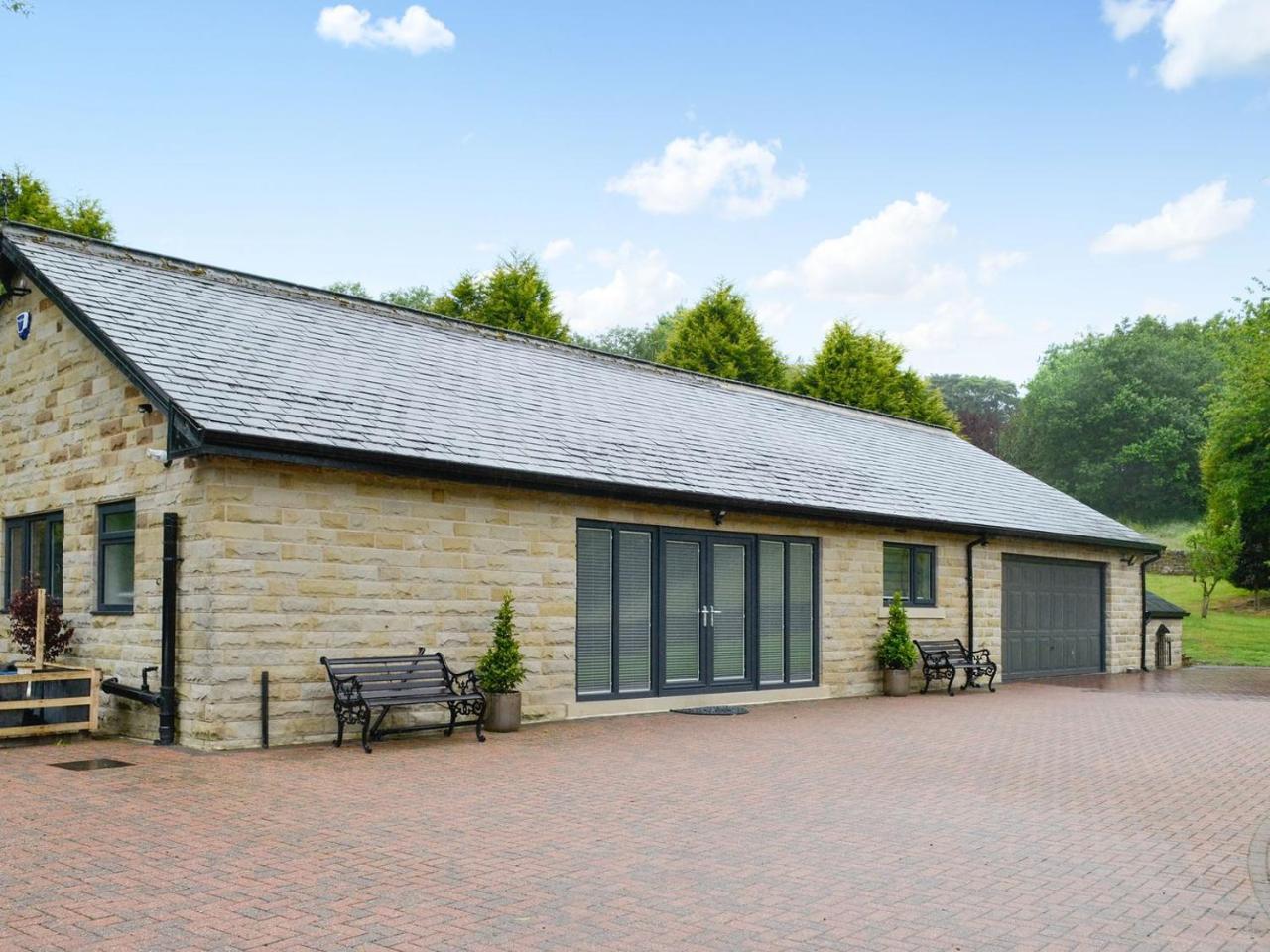 Fernhill Cottage — 5-Star Luxury Hotel in Oxenhope, United Kingdom