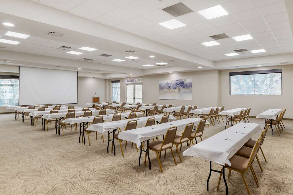 Best Western Plus Crossroads Inn & Suites - photo 26